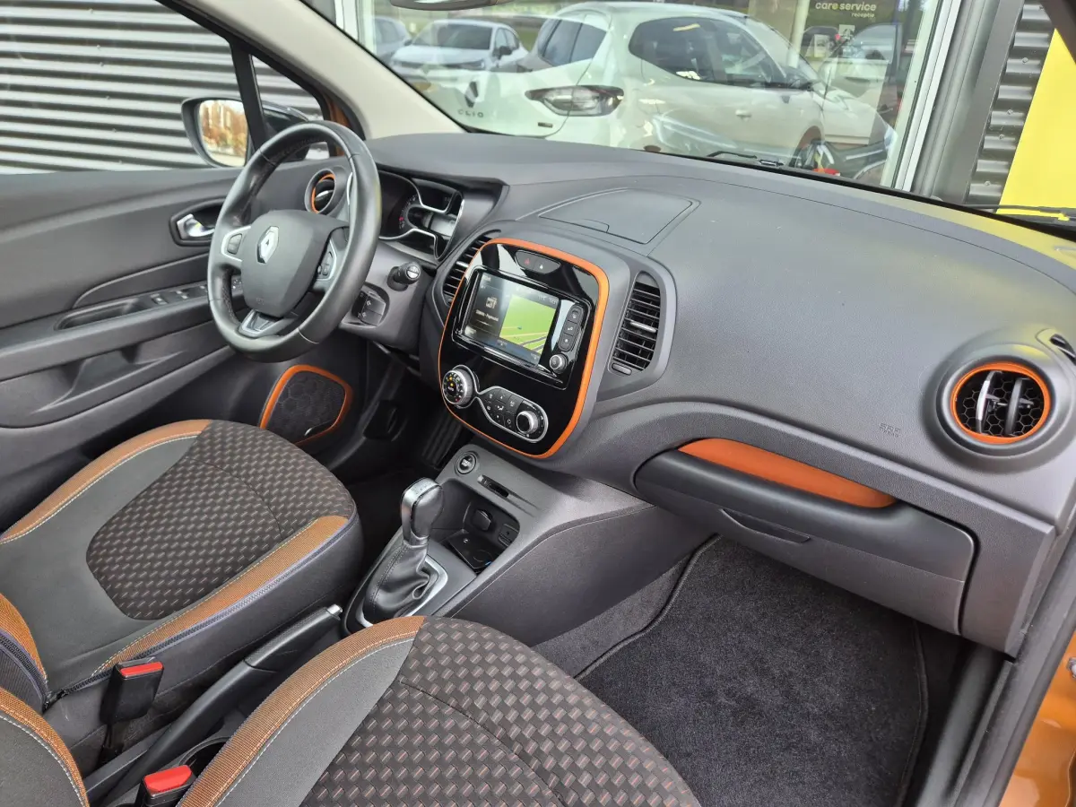Captur TCe 120 EDC AUTOMAAT Intens Bose® Audiosystem, Panoramadak, Camera, Pack Easy Life