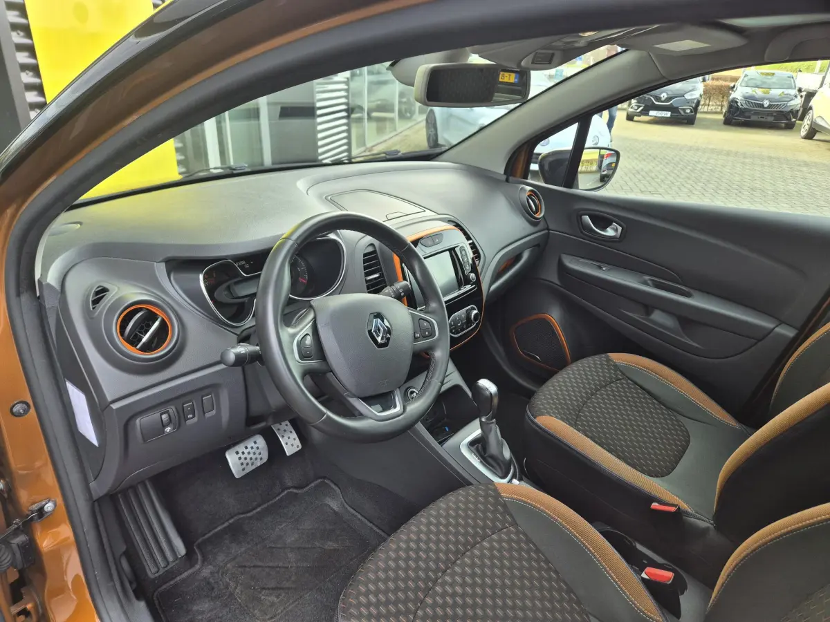 Captur TCe 120 EDC AUTOMAAT Intens Bose® Audiosystem, Panoramadak, Camera, Pack Easy Life