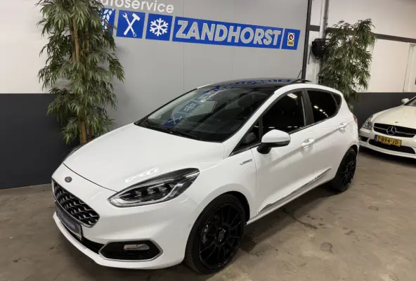 Fiesta 1.0 EcoBoost Hybrid Vignale // Pano // Vol Led