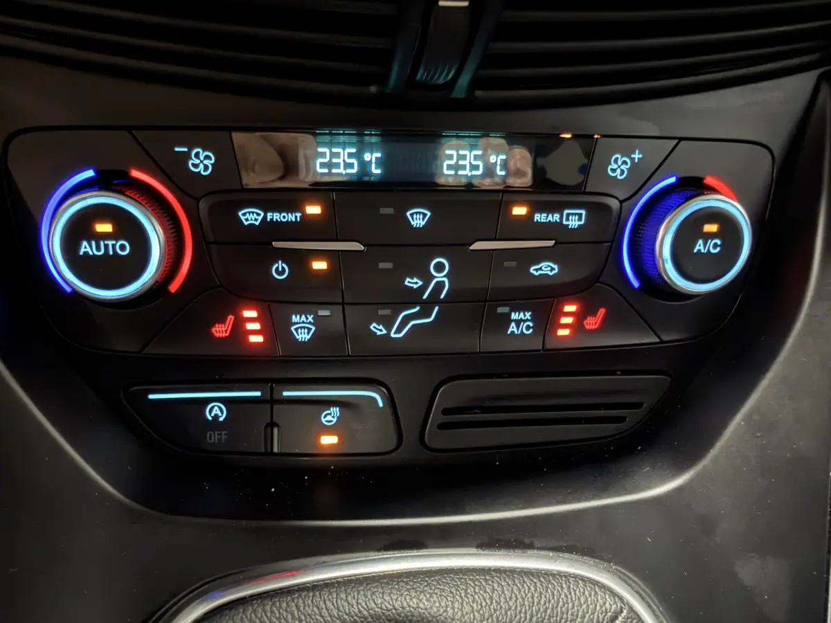 Kuga 1.5 EcoBoost Titanium // Stoelverw. // 18 inch