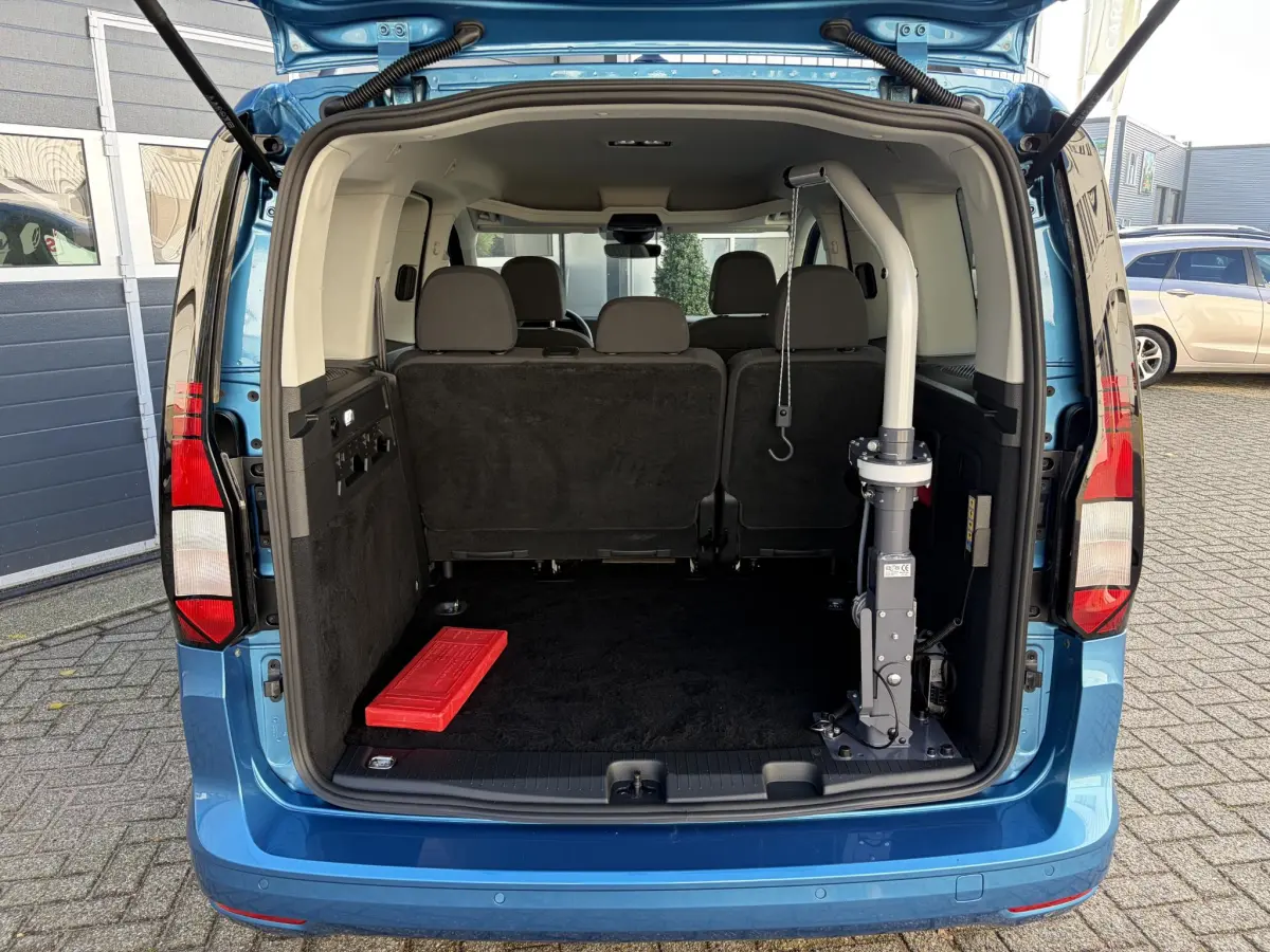 Caddy 1.5 TSI 5p | Stoelverwarming | Parkeer sensoren | Rolstoel takel |