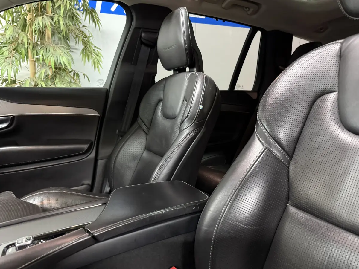 XC90 2.0 T8 Twin Engine AWD Inscription // 7 Pers // B&W // 22 inch!