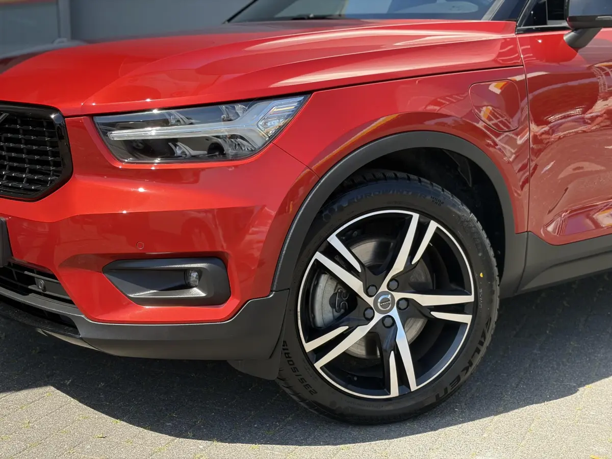 XC40 1.5 T5 Recharge R-Design | panodak | trekhaak | camera | enz.