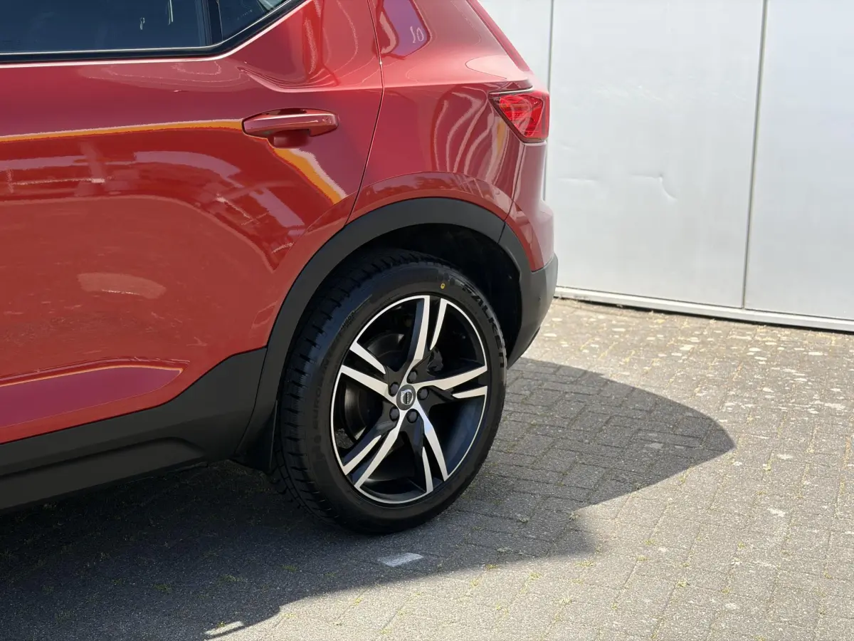 XC40 1.5 T5 Recharge R-Design | panodak | trekhaak | camera | enz.