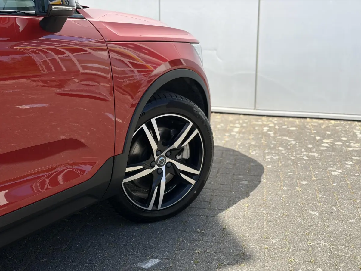XC40 1.5 T5 Recharge R-Design | panodak | trekhaak | camera | enz.