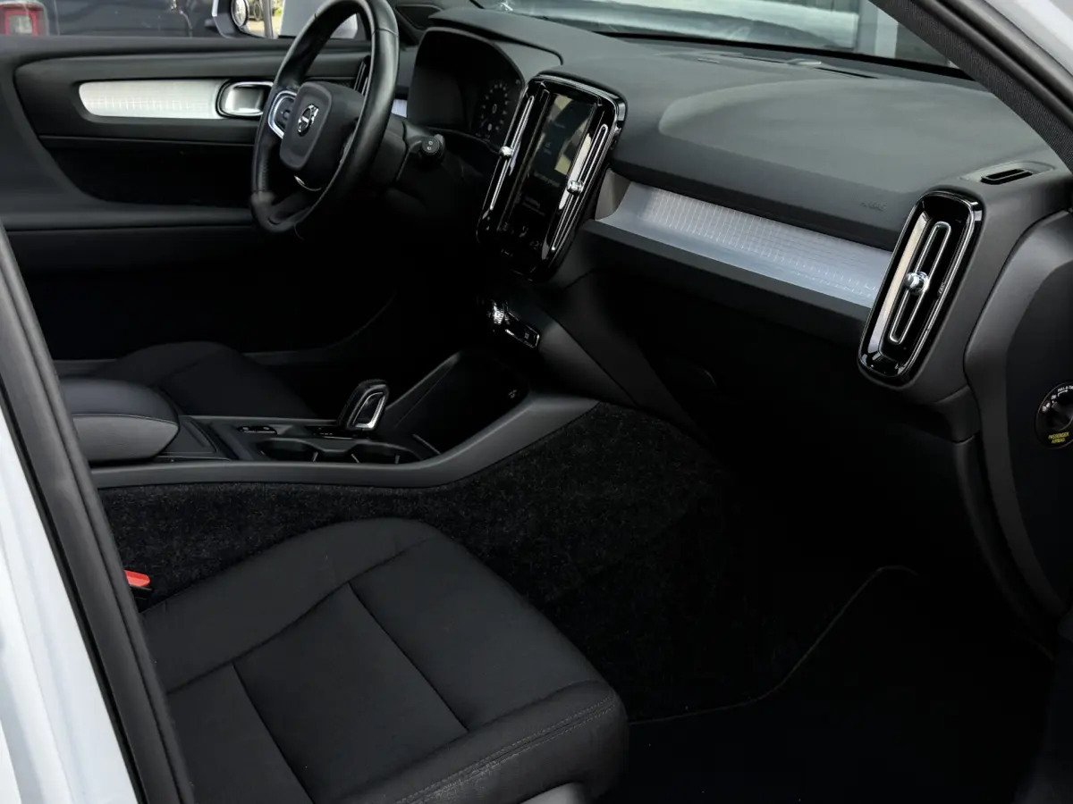 XC40 1.5 T3 Momentum I Aut. I Camera I Pano.dak I Harman Kardon