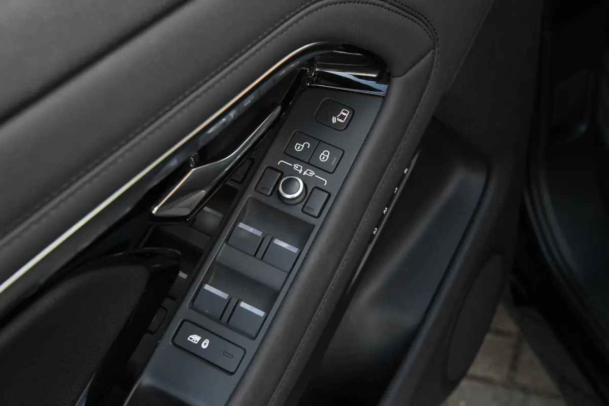 Range Rover Evoque 2.0 P250 AWD SE I Aut. I Leder I Pano.dak I Carplay