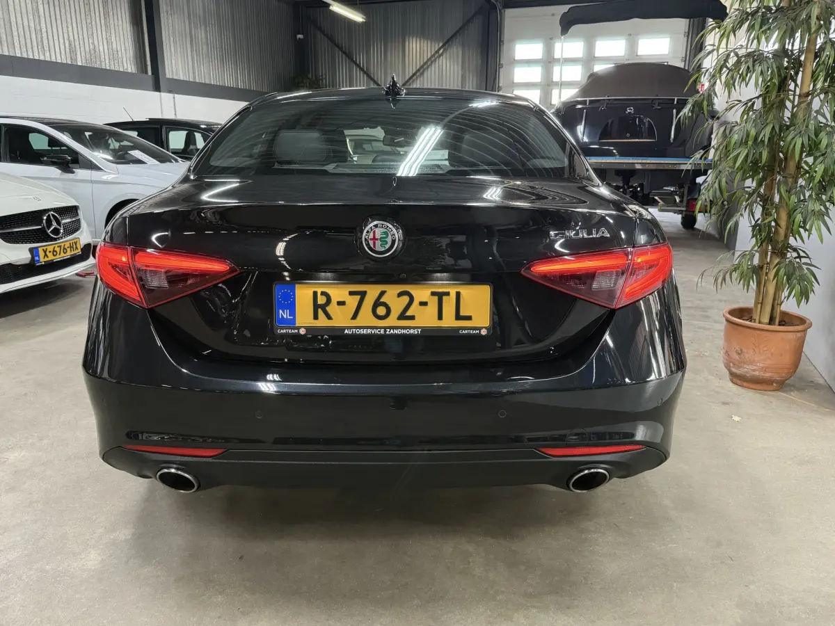 Giulia 2.0T // Camera // Adapt. Cruise