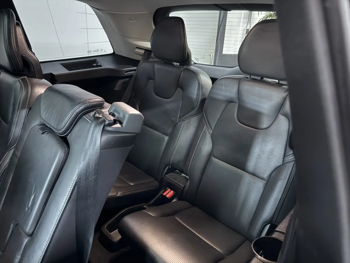 XC90 2.0 T8 Twin Engine AWD Inscription // 7 Pers // B&W // 22 inch!