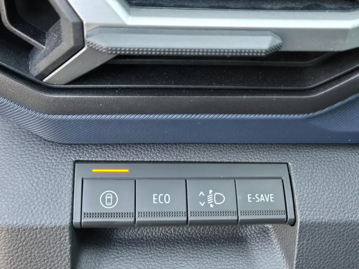 Duster 1.6 Hybrid 140 Journey Camera, Climate Control, Apple/Android Auto
