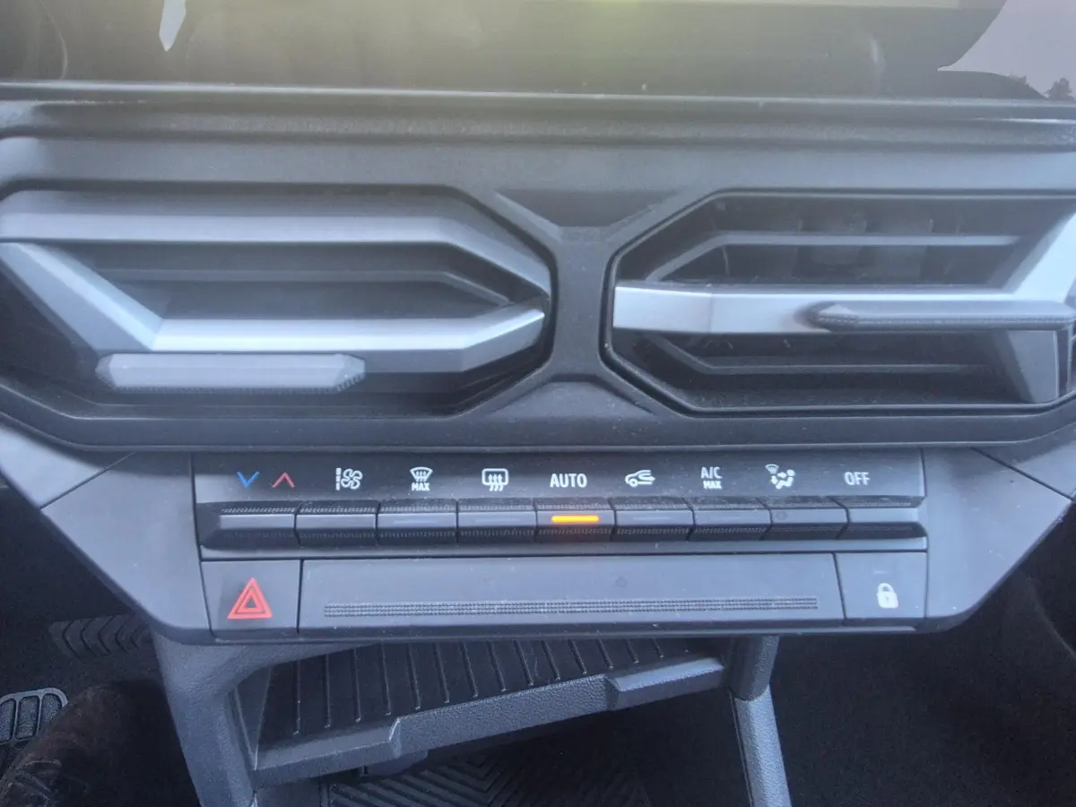 Duster 1.6 Hybrid 140 Journey Camera, Climate Control, Apple/Android Auto