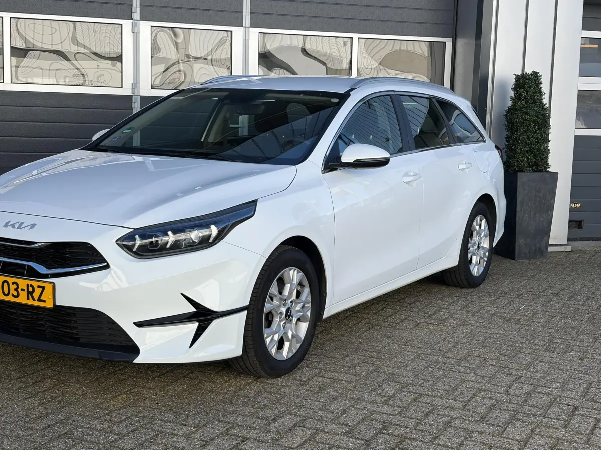 Ceed Sportswagon 1.5 T-GDi MHEV DynamicLine | LED | Camera | Navi | Dealer onderhouden | Climate |