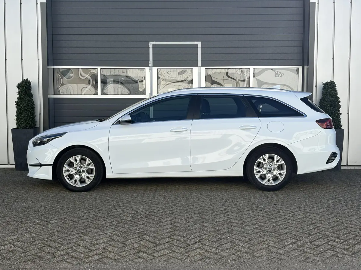 Ceed Sportswagon 1.5 T-GDi MHEV DynamicLine | LED | Camera | Navi | Dealer onderhouden | Climate |