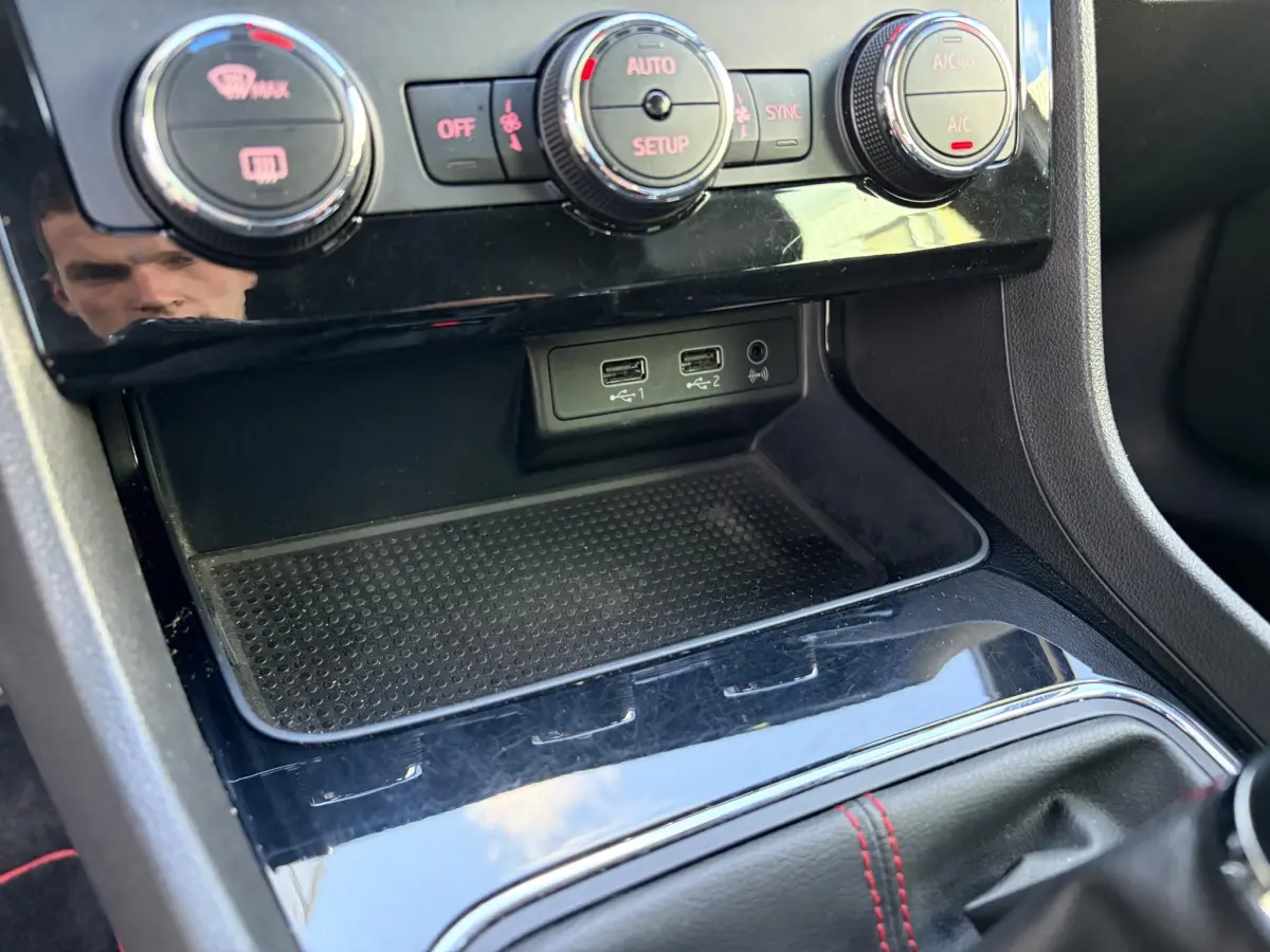 Leon ST 1.4 EcoTSI FR Business Intense | LED | Alcantara | Virtual | Pano | Seat Sound | Climate |