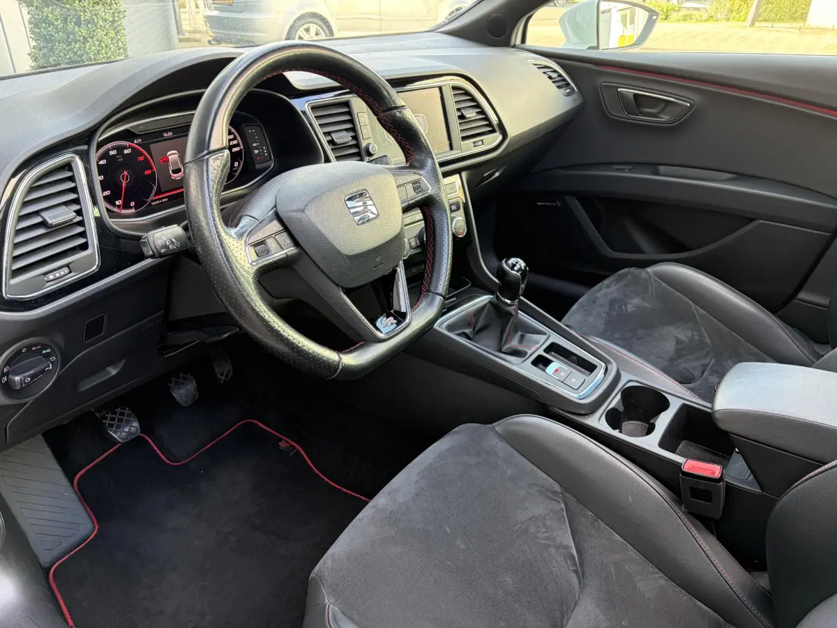 Leon ST 1.4 EcoTSI FR Business Intense | LED | Alcantara | Virtual | Pano | Seat Sound | Climate |
