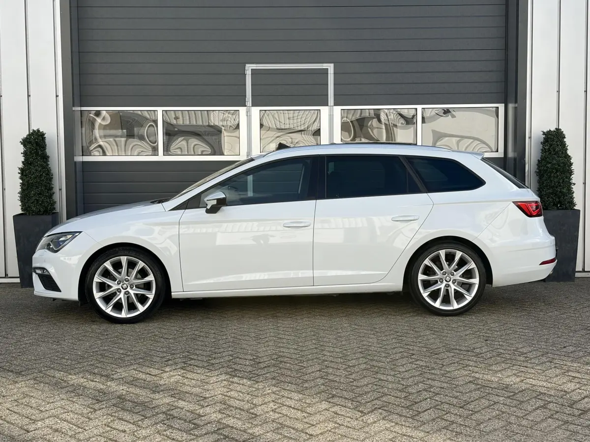 Leon ST 1.4 EcoTSI FR Business Intense | LED | Alcantara | Virtual | Pano | Seat Sound | Climate |