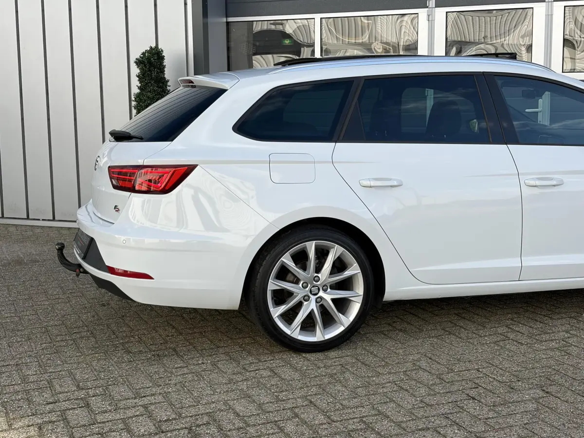 Leon ST 1.4 EcoTSI FR Business Intense | LED | Alcantara | Virtual | Pano | Seat Sound | Climate |