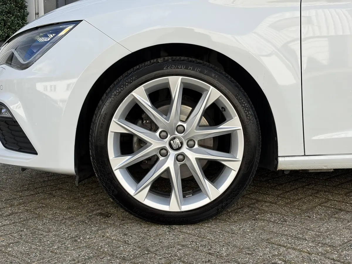 Leon ST 1.4 EcoTSI FR Business Intense | LED | Alcantara | Virtual | Pano | Seat Sound | Climate |