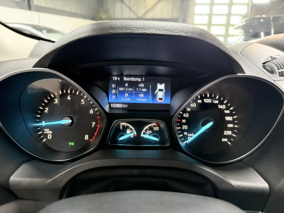 Kuga 1.5 EcoBoost Titanium // Stoelverw. // 18 inch