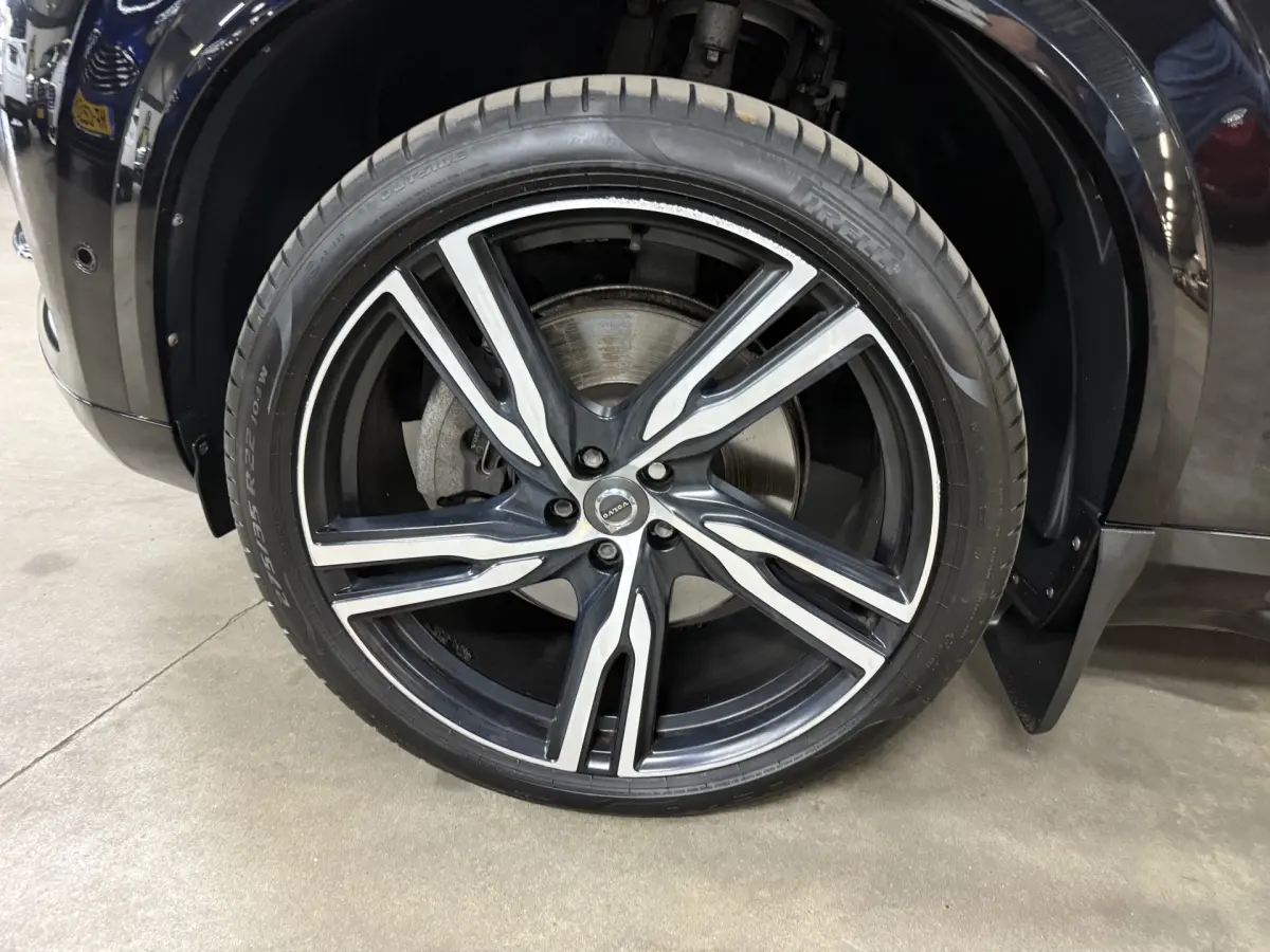 XC90 2.0 T8 Twin Engine AWD Inscription // 7 Pers // B&W // 22 inch!