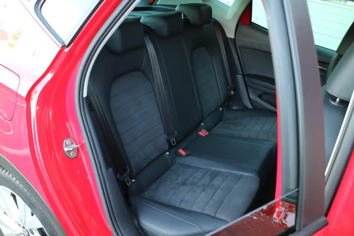 Arona 1.0 TSI Xcellence | Carplay | Camera | Trekhaak! |