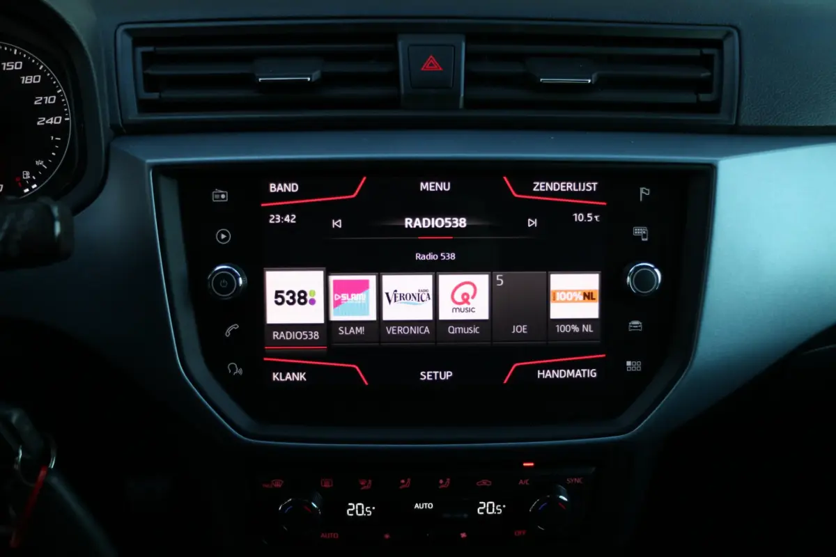 Arona 1.0 TSI Xcellence | Carplay | Camera | Trekhaak! |