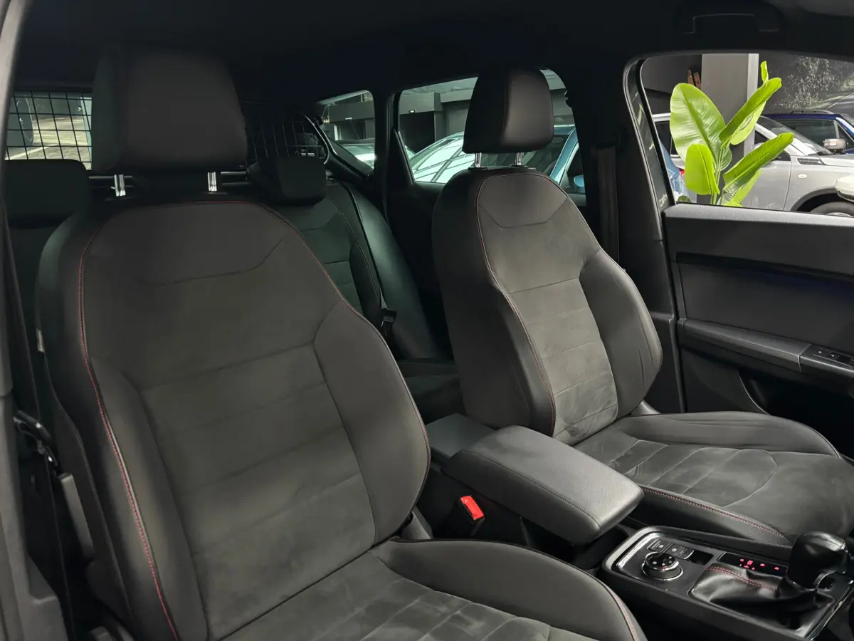 Ateca 1.5 TSI FR Business Intense / Camera / Carplay / Trekhaak