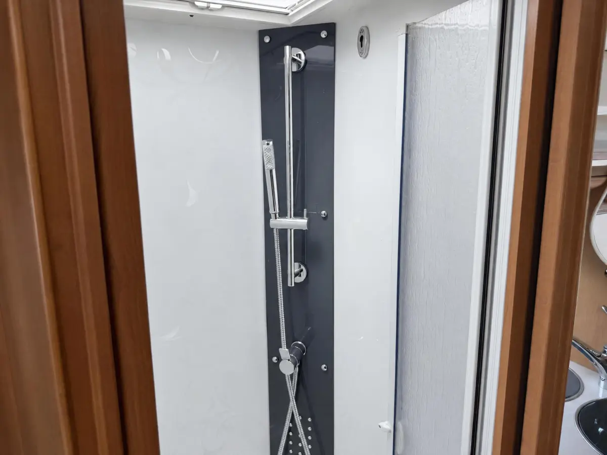 Ducato Rapido 9090 DF 2.3 35 design AL-KO chassis dubbele bodum