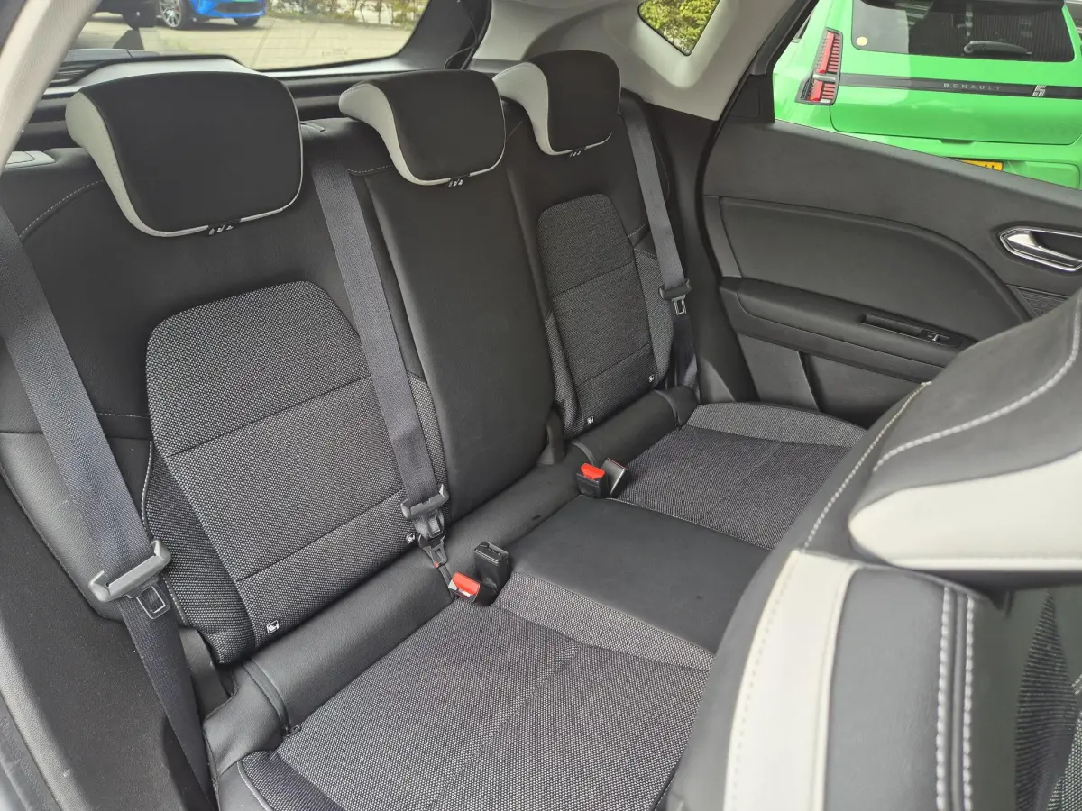 Captur 1.3 TCe 130 EDC AUTOMAAT Intens Camera, Navigatie, Apple/Android Auto, 1e eigenaar