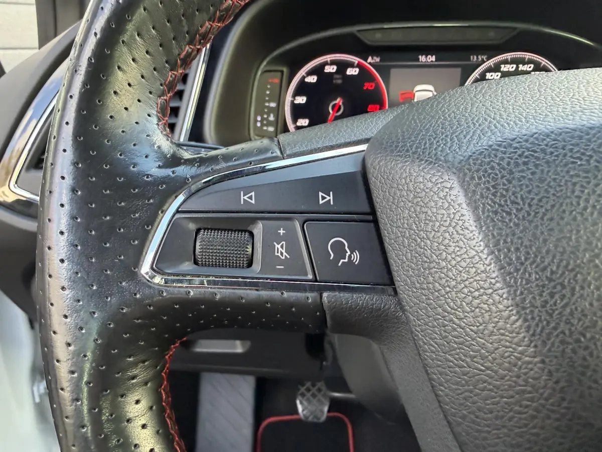 Leon ST 1.4 EcoTSI FR Business Intense | LED | Alcantara | Virtual | Pano | Seat Sound | Climate |