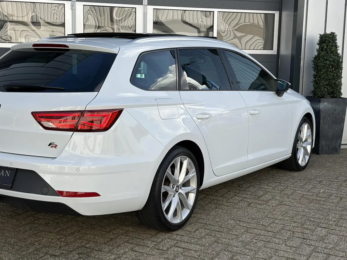 Leon ST 1.4 EcoTSI FR Business Intense | LED | Alcantara | Virtual | Pano | Seat Sound | Climate |