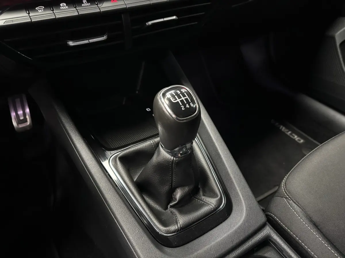 Octavia Combi 1.0 TSI Sport Business / Navigatie