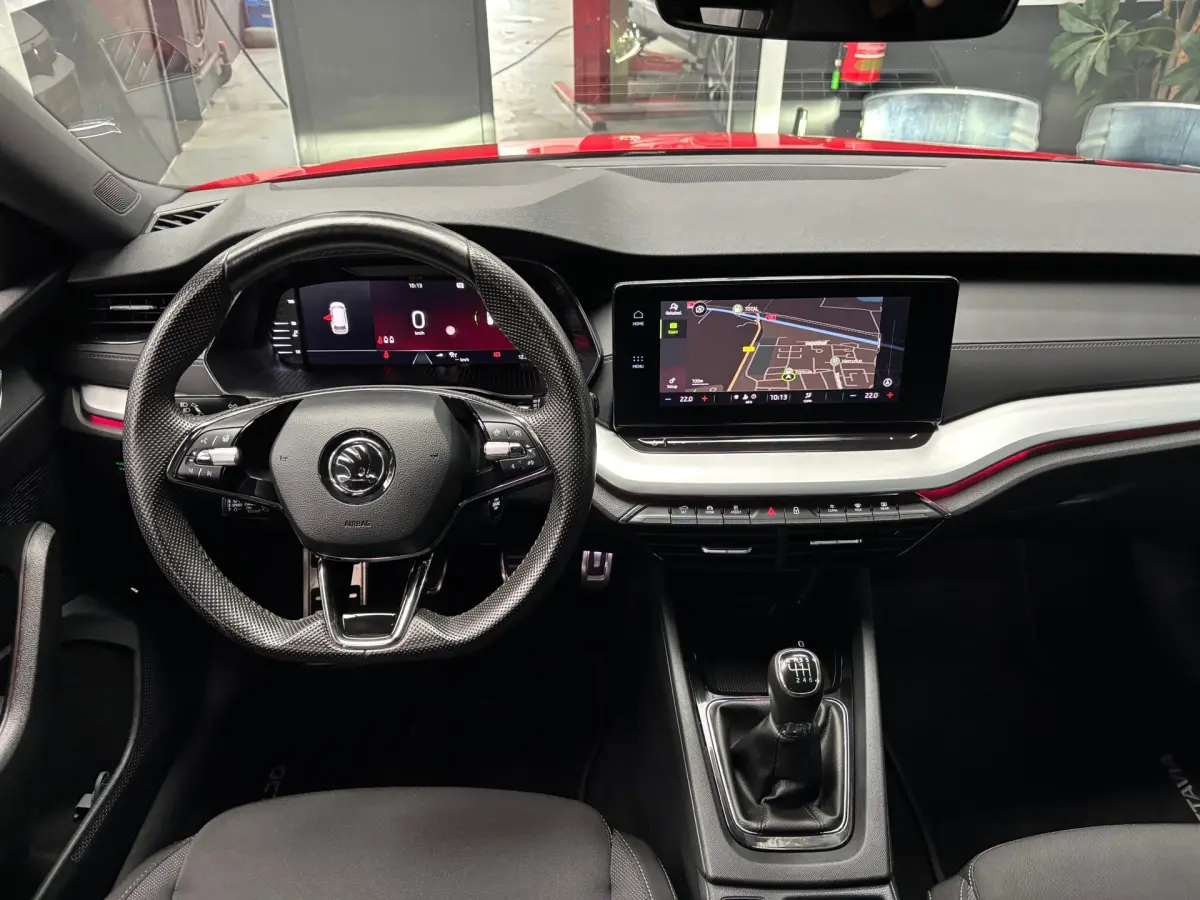 Octavia Combi 1.0 TSI Sport Business / Navigatie