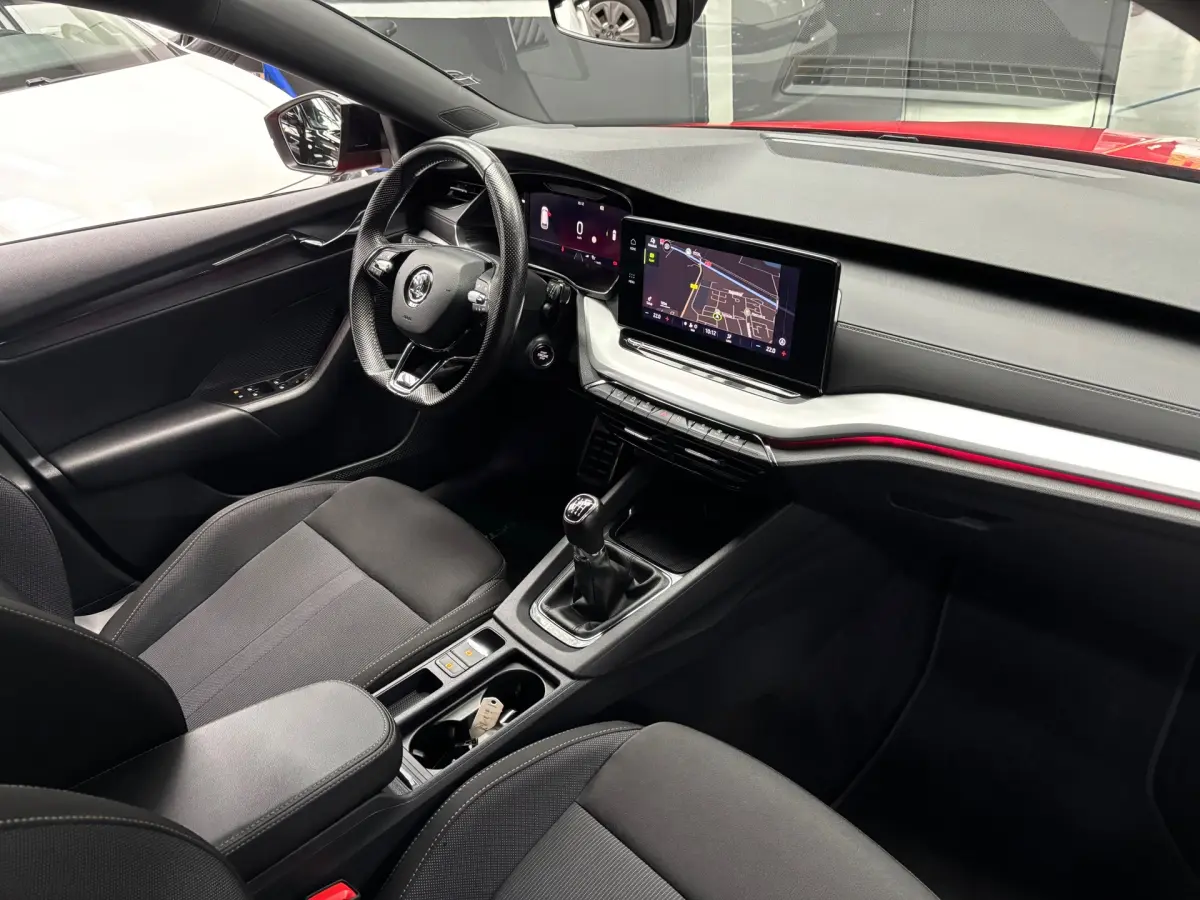 Octavia Combi 1.0 TSI Sport Business / Navigatie