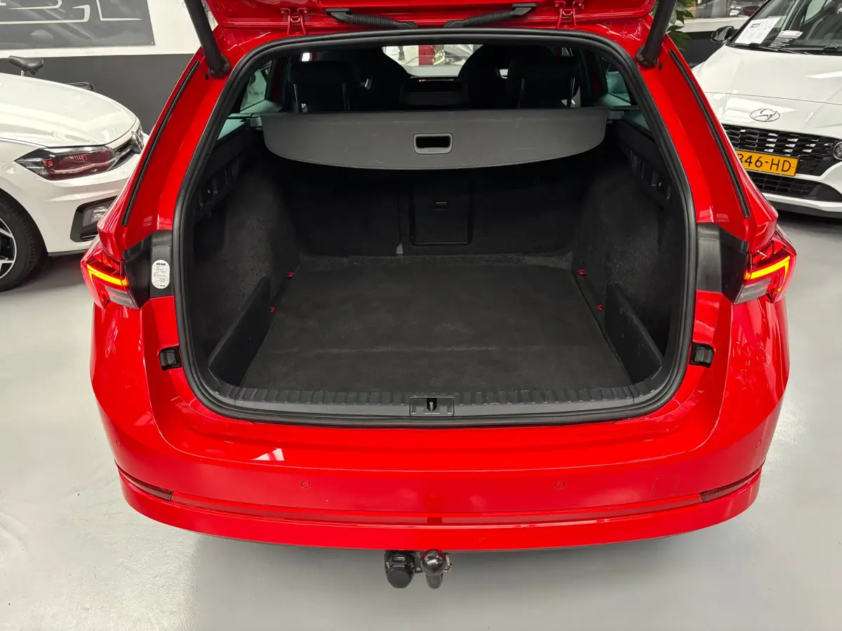 Octavia Combi 1.0 TSI Sport Business / Navigatie