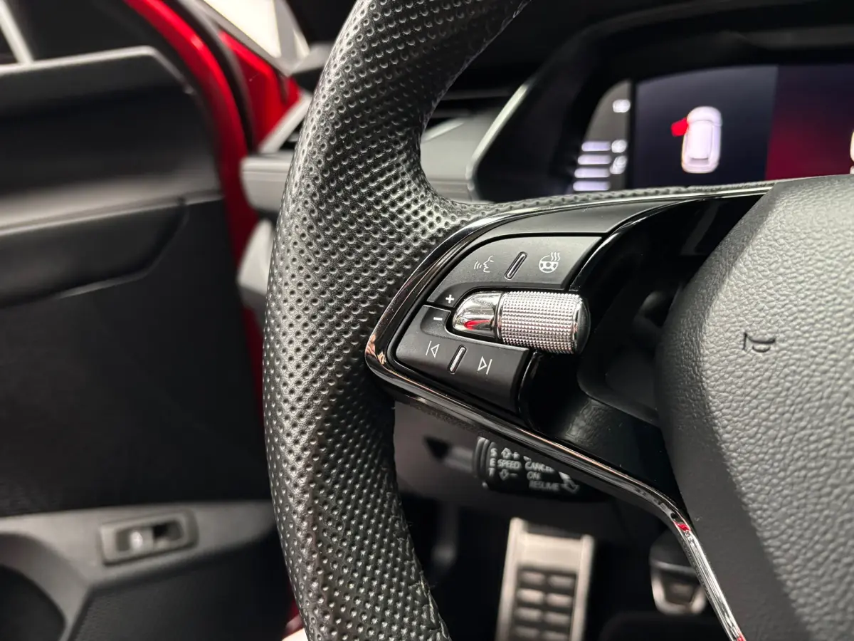 Octavia Combi 1.0 TSI Sport Business / Navigatie