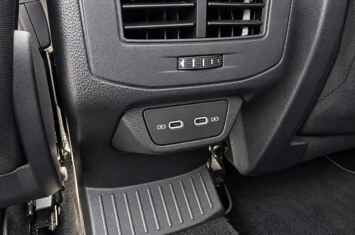 T-Roc 1.5 TSI R-Line BOVAG GARANTIE ACC/CARPLAY/CAMERA