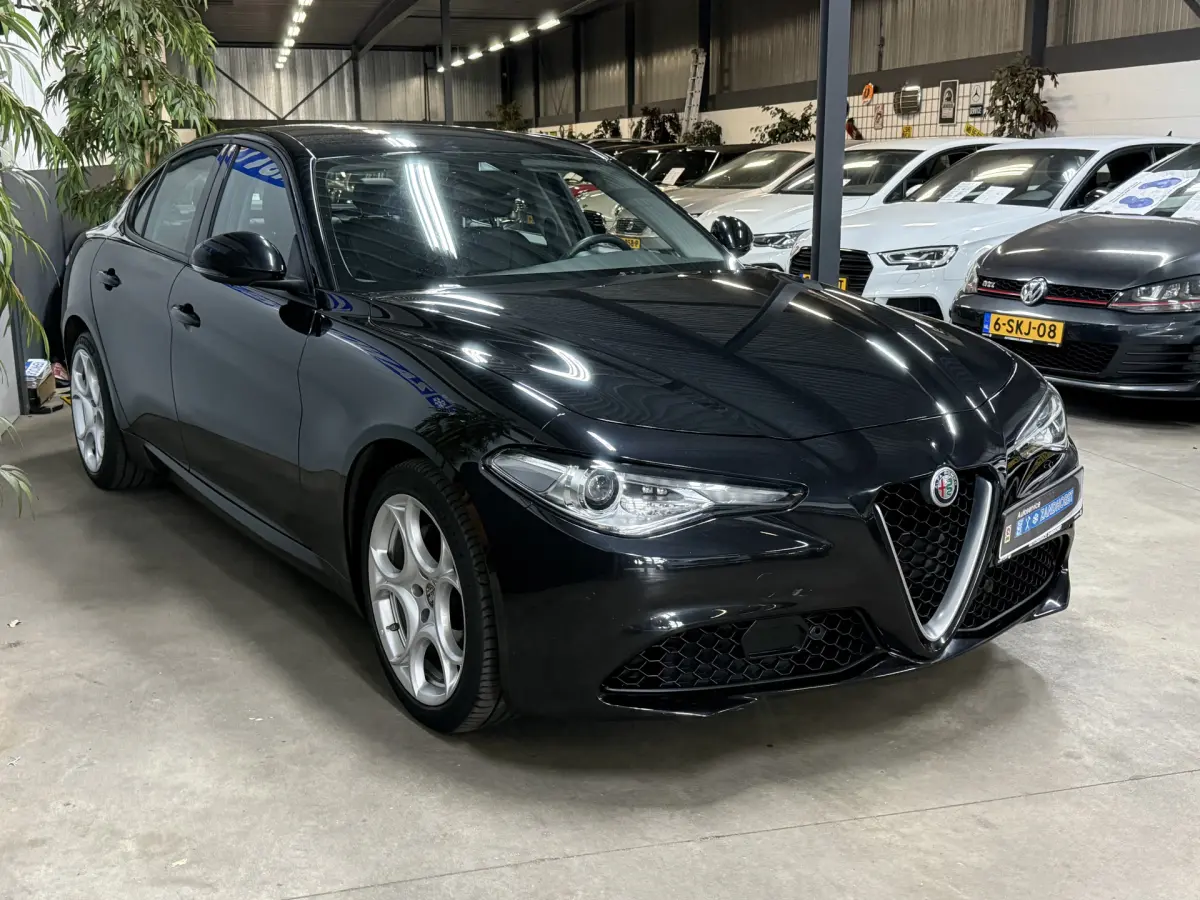 Giulia 2.0T // Camera // Adapt. Cruise