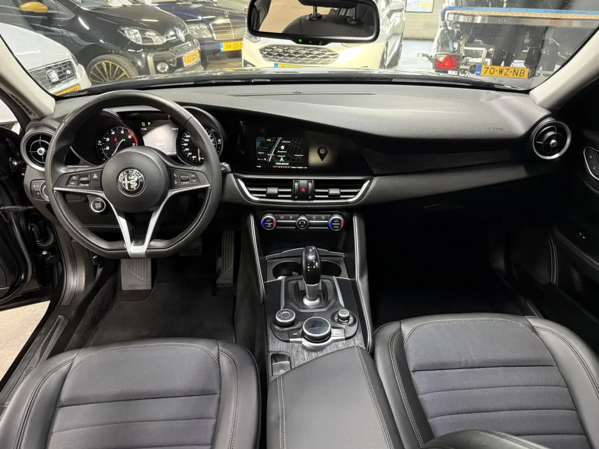 Giulia 2.0T // Camera // Adapt. Cruise