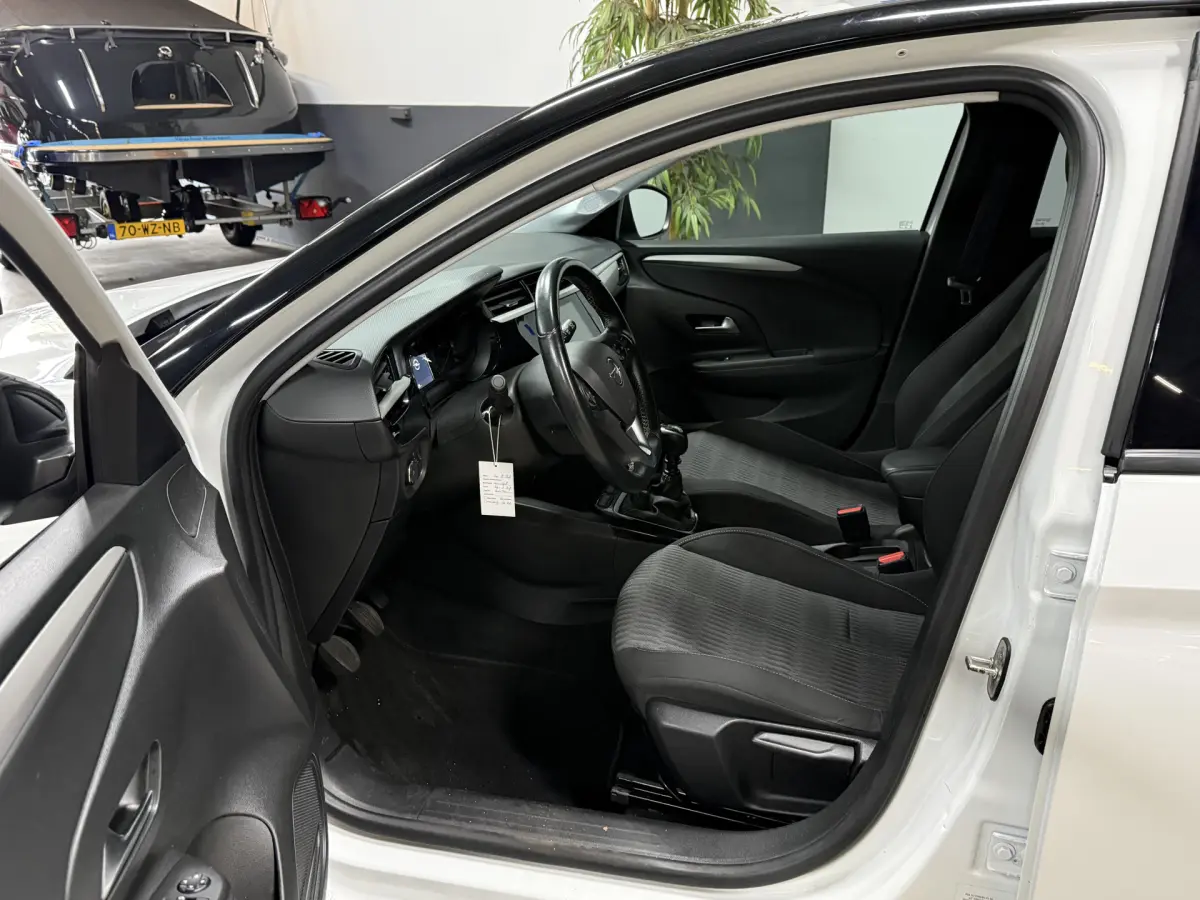 Corsa 1.2 Edition // LM velgen // Carplay // Airco
