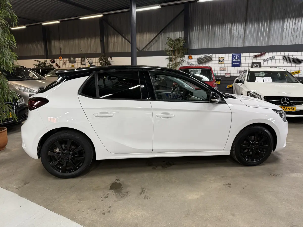 Corsa 1.2 Edition // LM velgen // Carplay // Airco