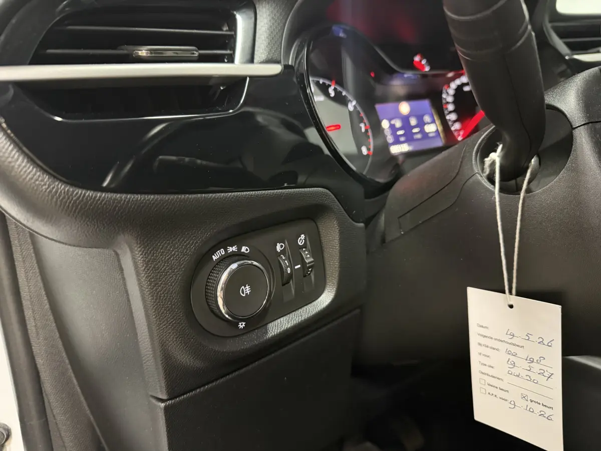Corsa 1.2 Edition // LM velgen // Carplay // Airco