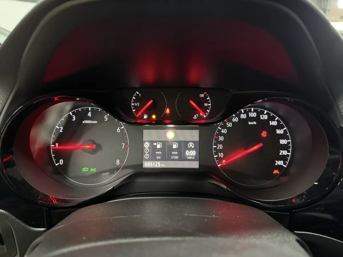 Corsa 1.2 Edition // LM velgen // Carplay // Airco
