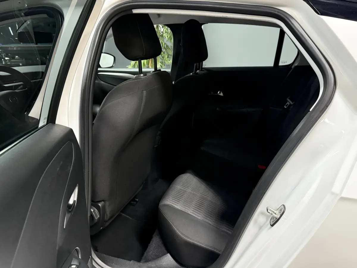 Corsa 1.2 Edition // LM velgen // Carplay // Airco