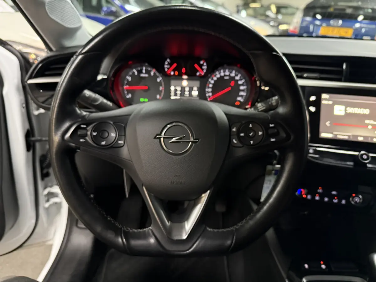 Corsa 1.2 Edition // LM velgen // Carplay // Airco