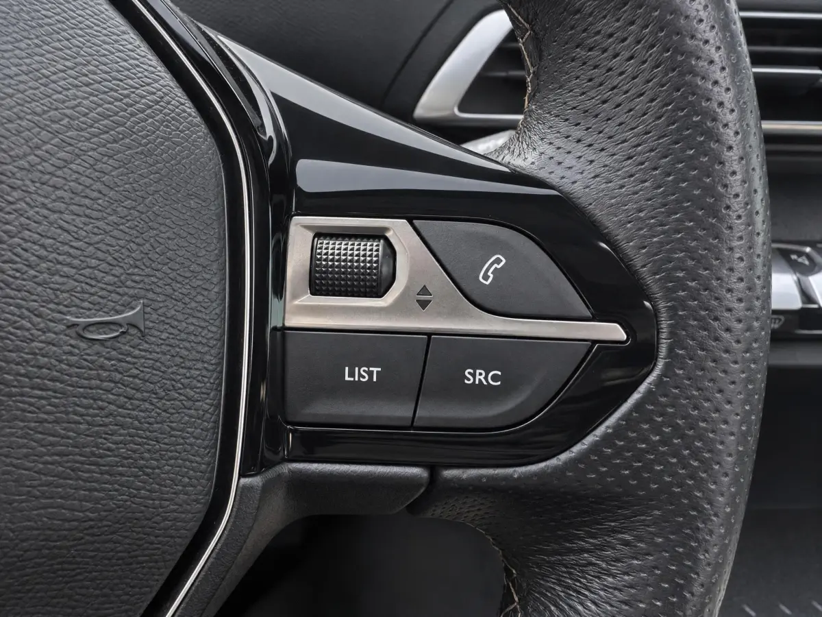 3008 1.2 PureTech GT Line NAVI/CARPLAY/360CAMERA