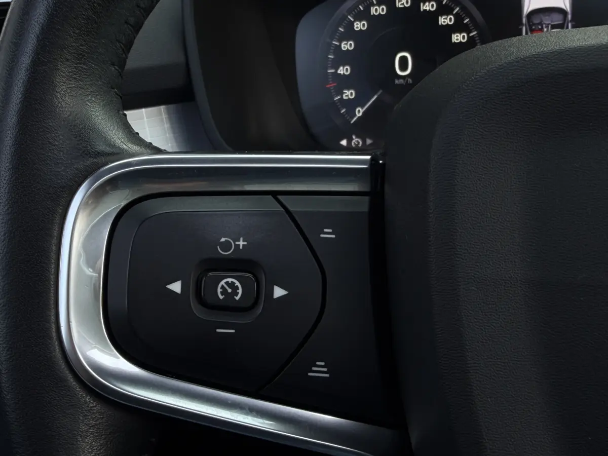 XC40 1.5 T3 Momentum I Aut. I Camera I Pano.dak I Harman Kardon