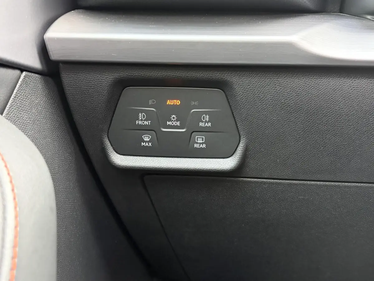 Leon 1.4 TSI eHybrid PHEV FR Business Intense | Pano | Virtual | Camera | LED | Elektrische Stoel | Sfeer