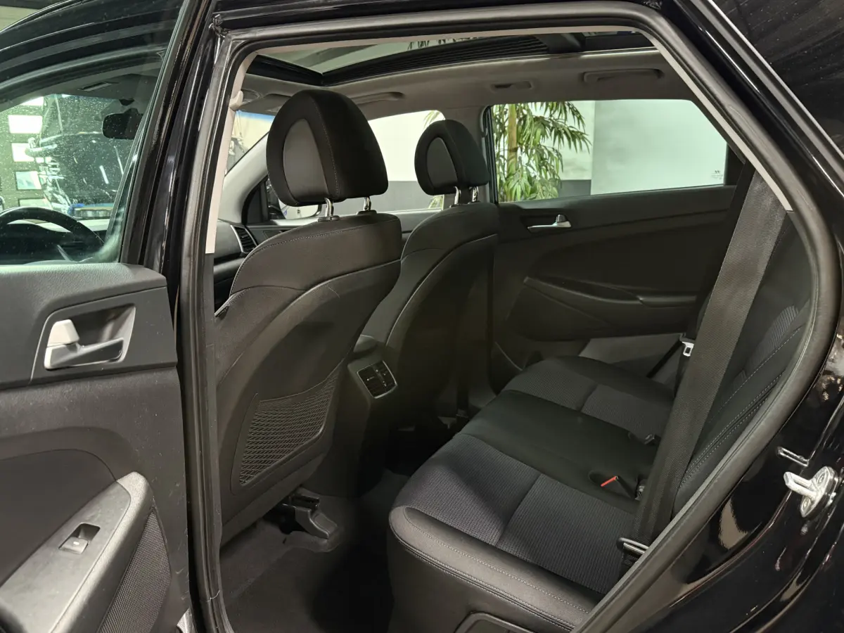Tucson 1.6 T-GDi Comfort // 17 inch // Cruise // Navi