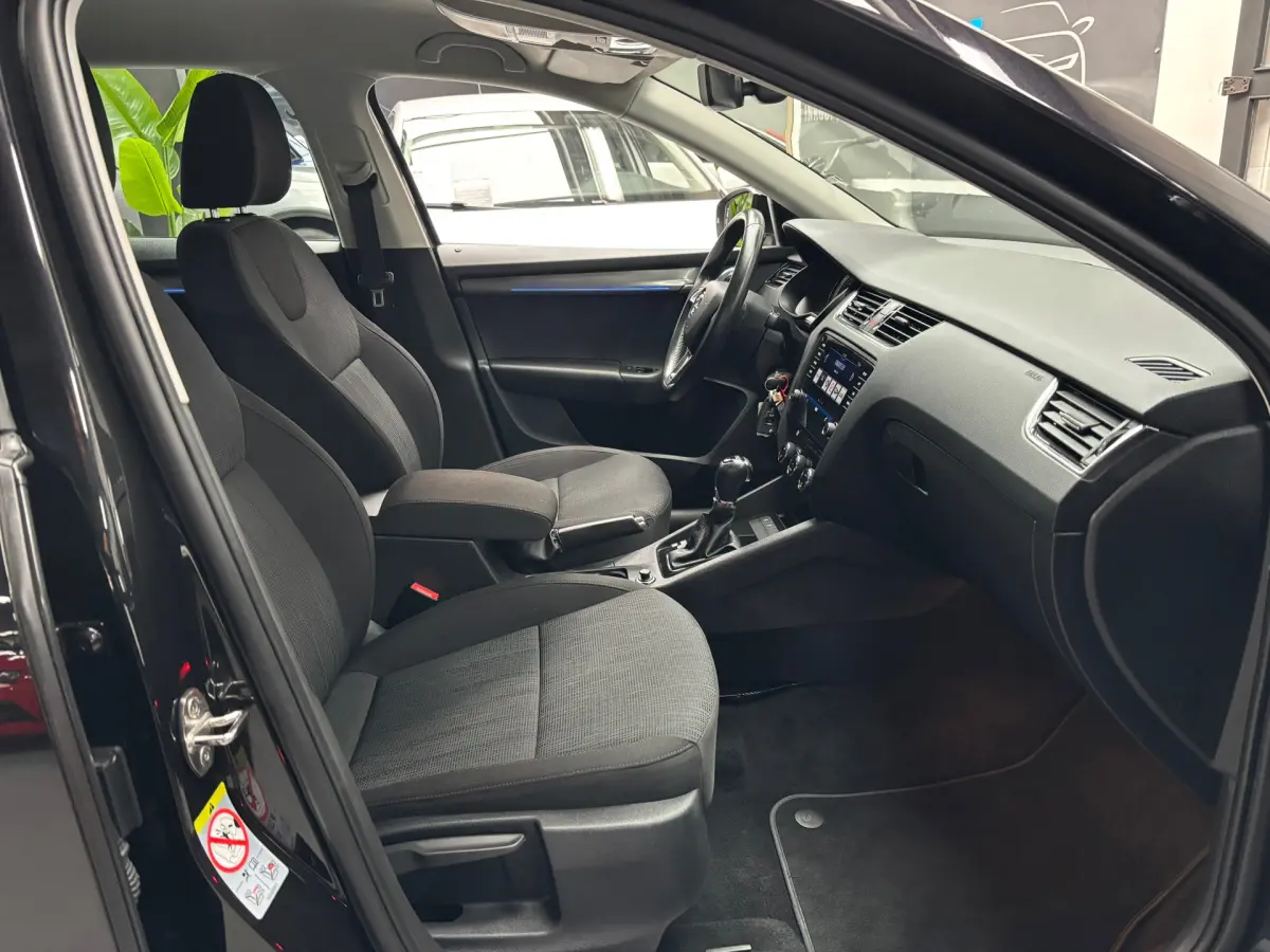 Octavia Combi 1.5 TSI Greentech Business Edition Plus / Carplay